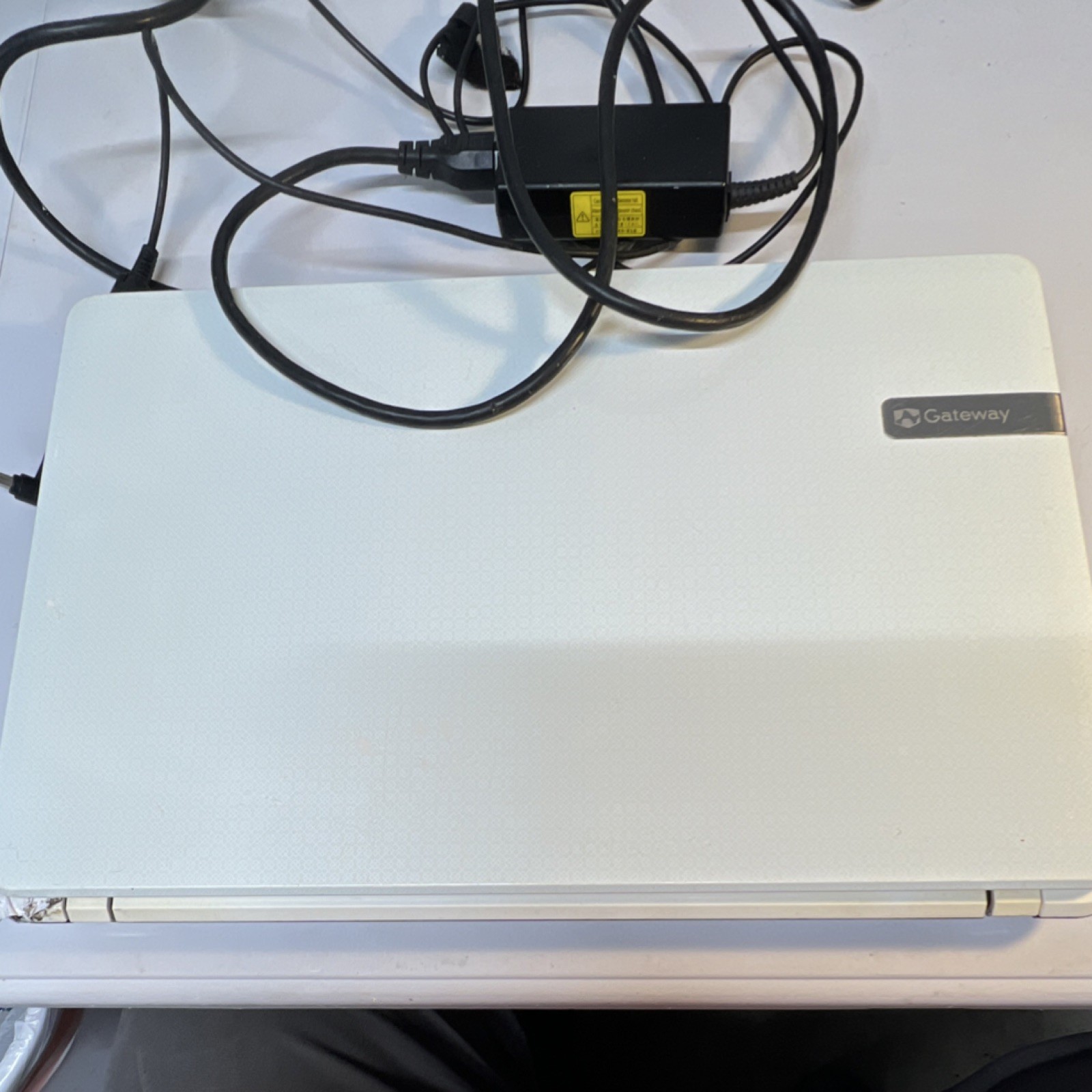 Gateway NV55S05u 15.6″ White Laptop Windows 7 Casual Computing