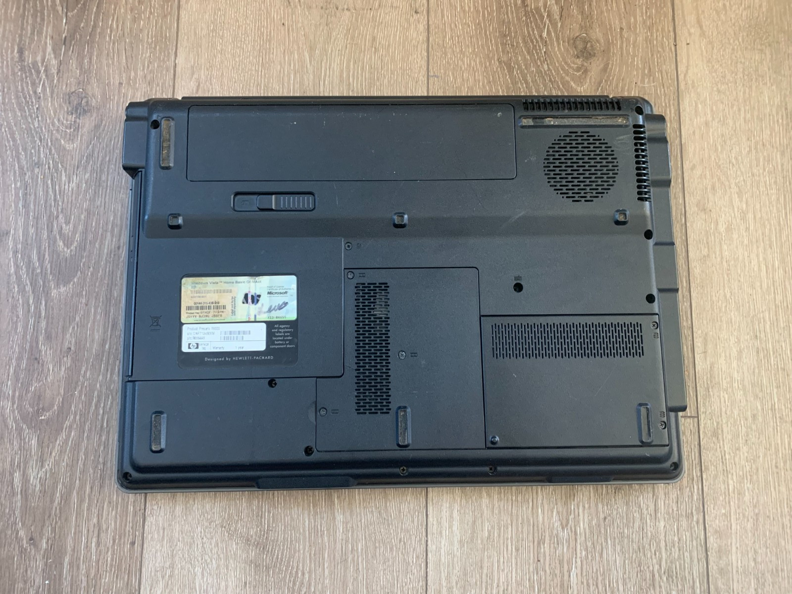 Compaq Presario V6000 15.4″ AMD Sempron 3500+ 1.80Ghz 1GB RAM 60GB HDD Win Vista