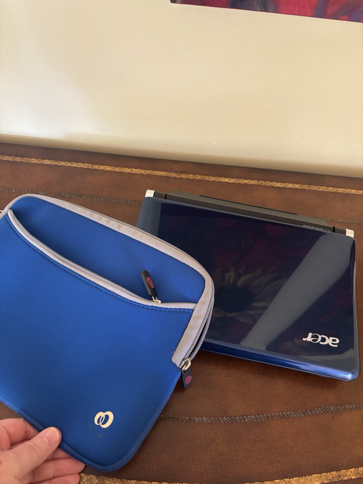 Acer Aspire One 10.1″ Netbook 1GB / 120GB Navy Blue with Padded Carry Case