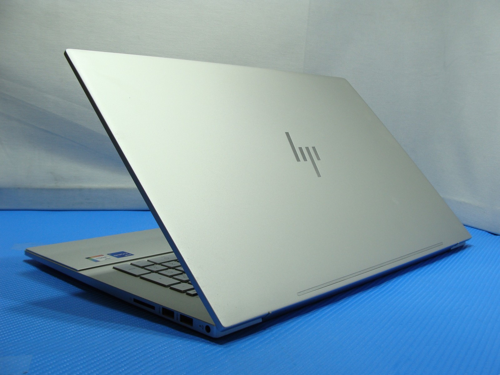 HP ENVY 17m-cg1013dx 17.3″FHD TOUCH i7-1165G7 2.8GHz 12GB 512GB SSD Win 11 Home