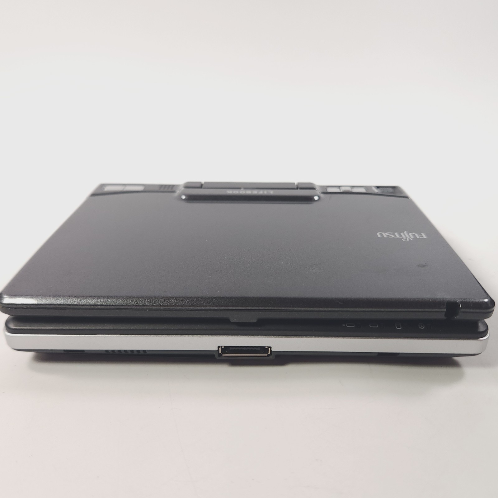 Retro Gaming Laptop Fujitsu U810 Intel 800 MHz 1 GB RAM 35 GB HD Windows XP Pro