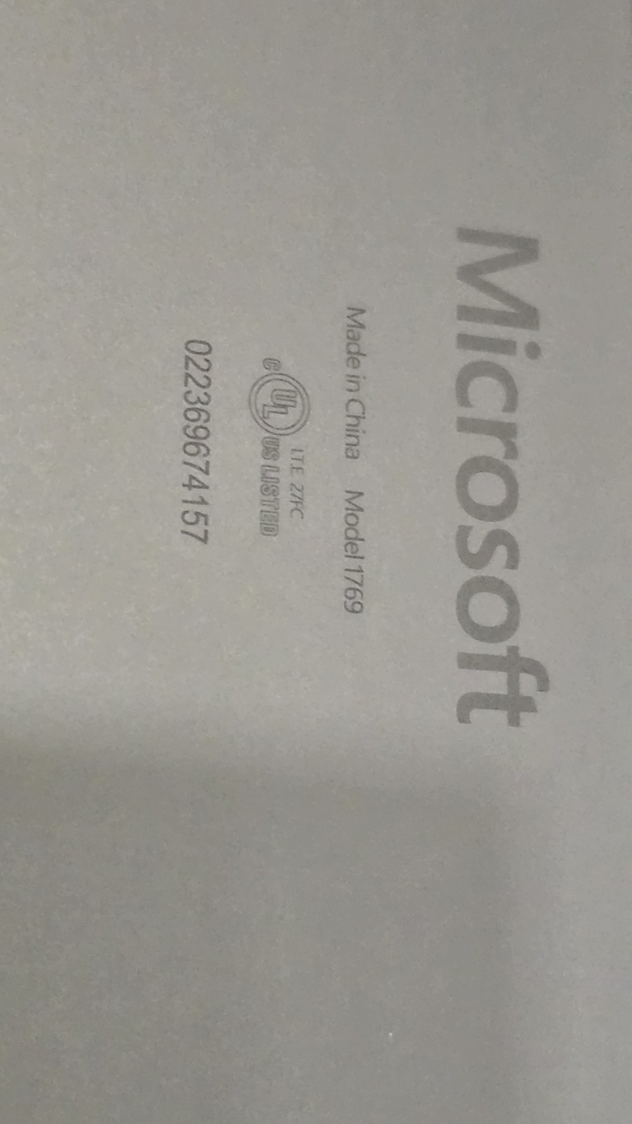 Microsoft Surface Laptop 13.5″ (256GB SSD, Intel Core i7-7660U, 2.50GHz, 8GB