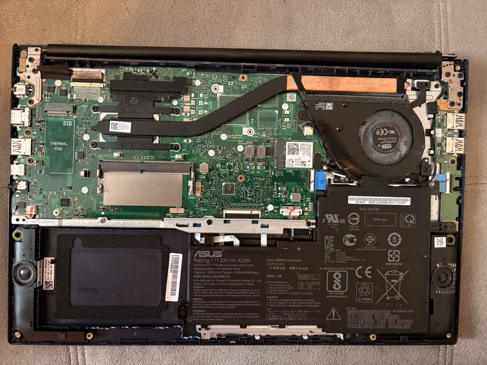 ASUS VivoBook 15 F513EA i5-1135G7 8GB NO SSD/Charger Broken Hinge – PARTS/REPAIR