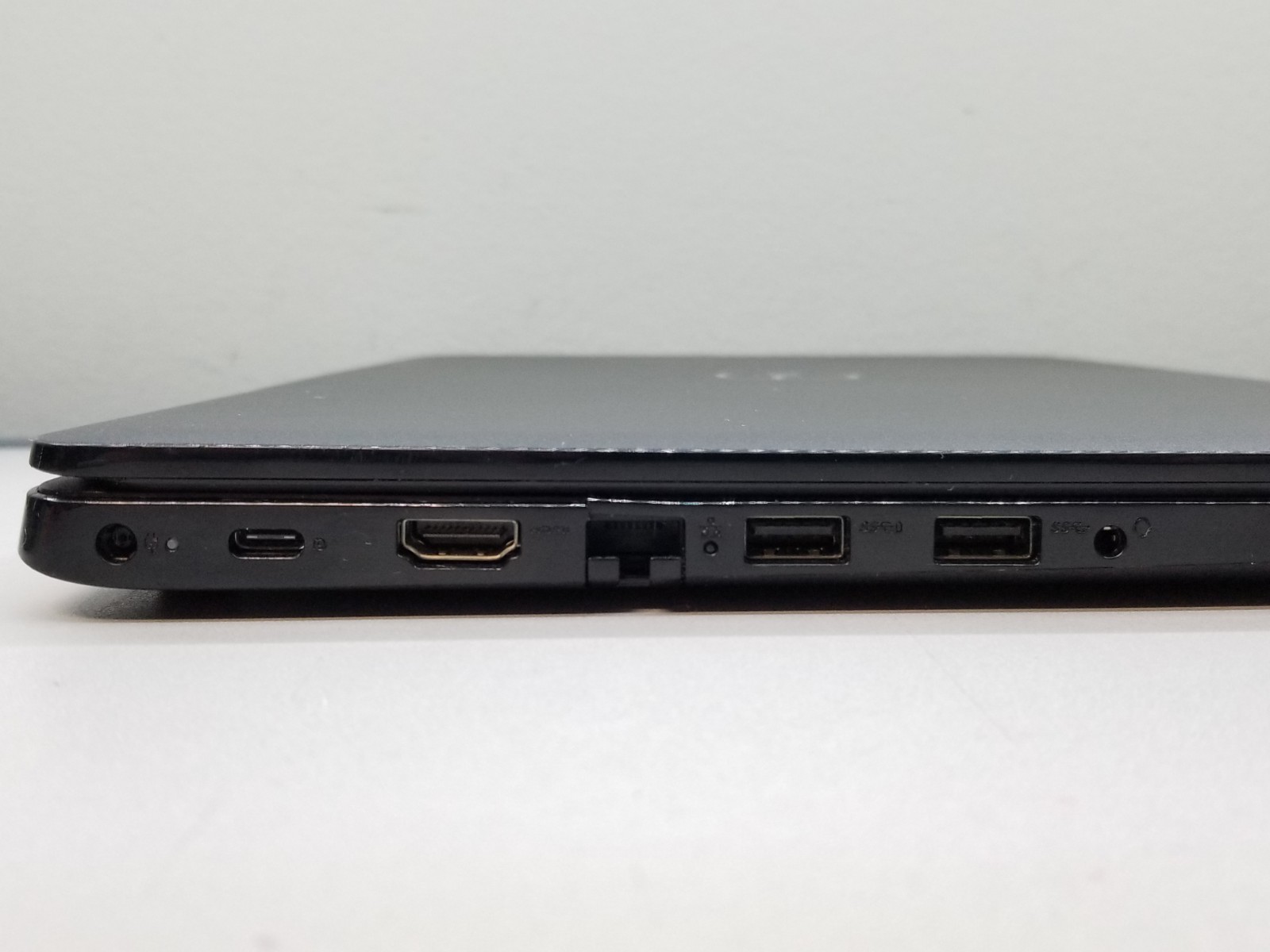Dell Latitude 3400 14″ FHD i5-8265U 1.6GHz 8GB RAM 256GB NVMe Win 11 Pro WiFi BT
