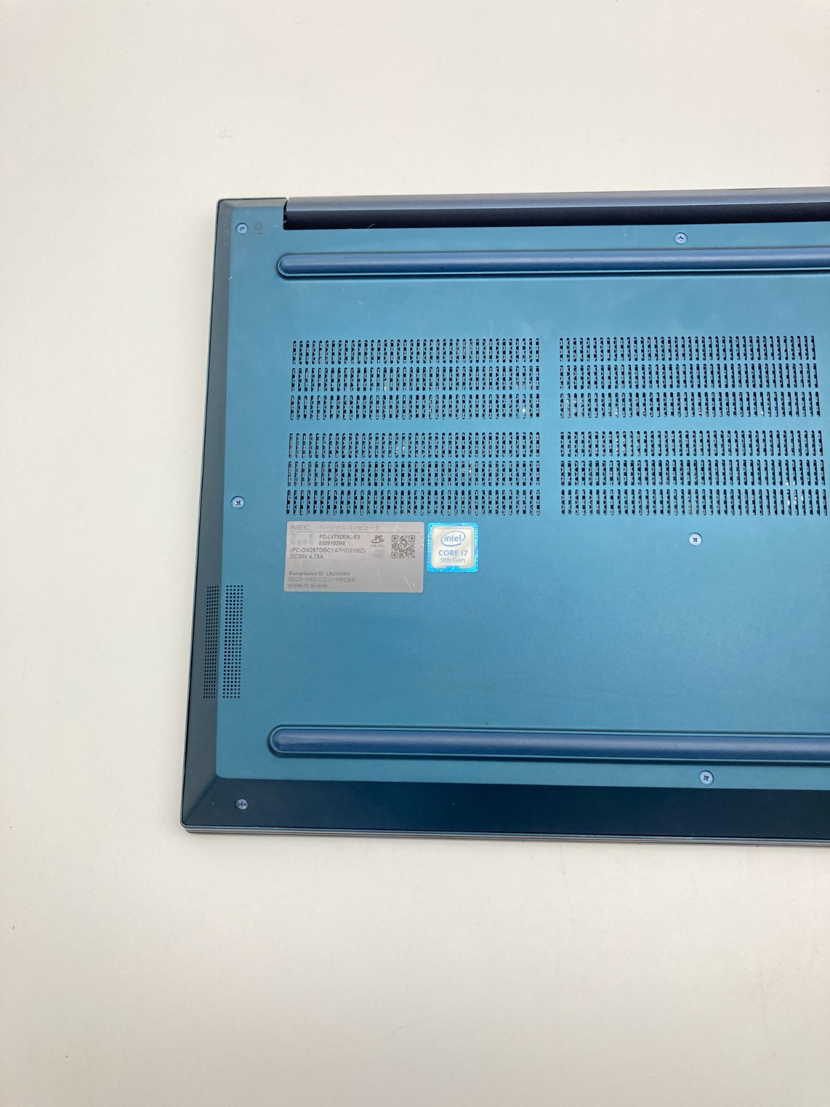 NEC Lavie PC-LV750RAL-E3 Core i7-9750H RAM 8GB SSD 512GB OLED 4K (3840×2160)