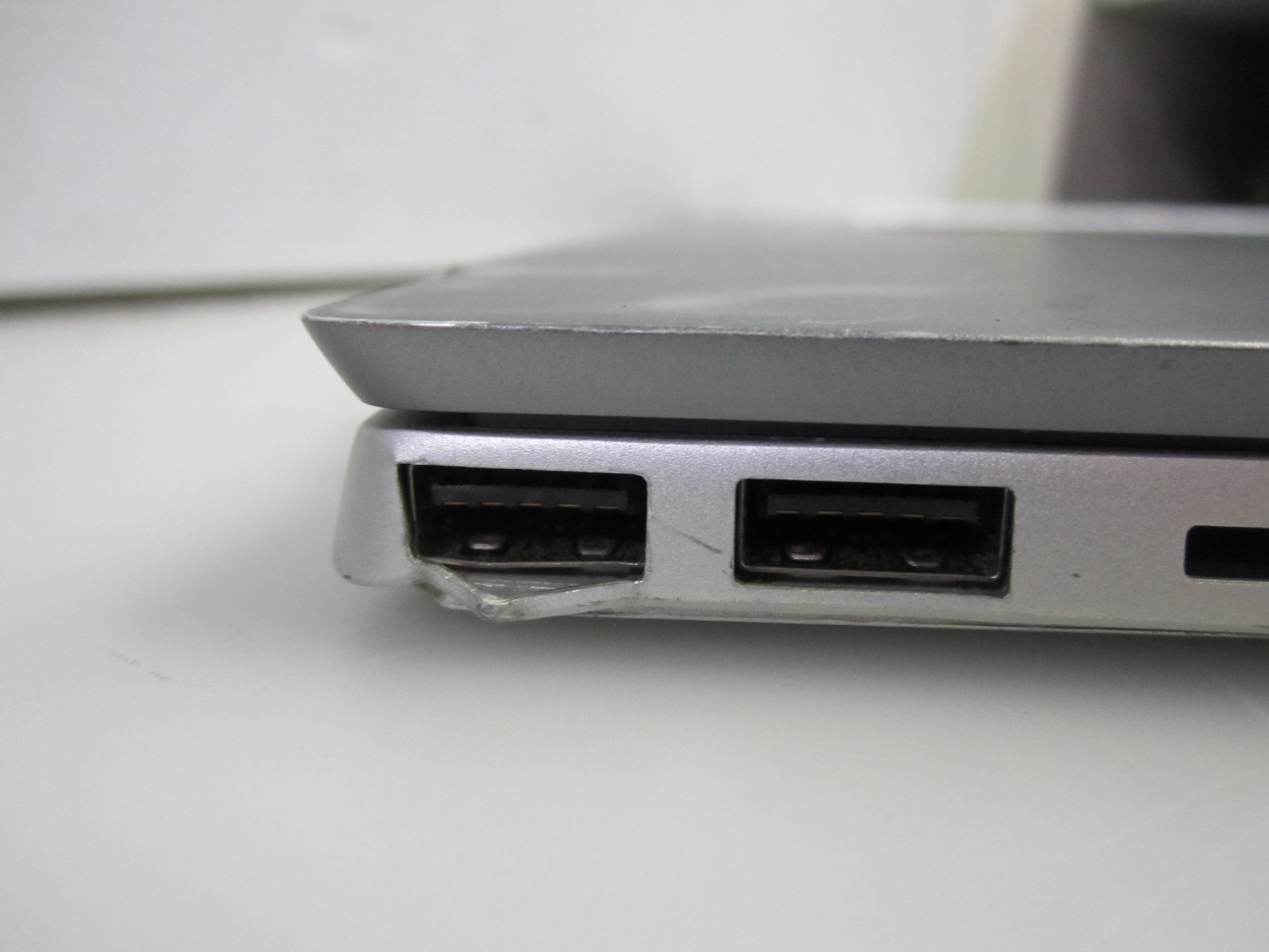 HP Pavilion 13-an0010nr i5-8265U 8GB 1.60GHZ 256GB M2SSD NO OS + AC LAPTOP READ~