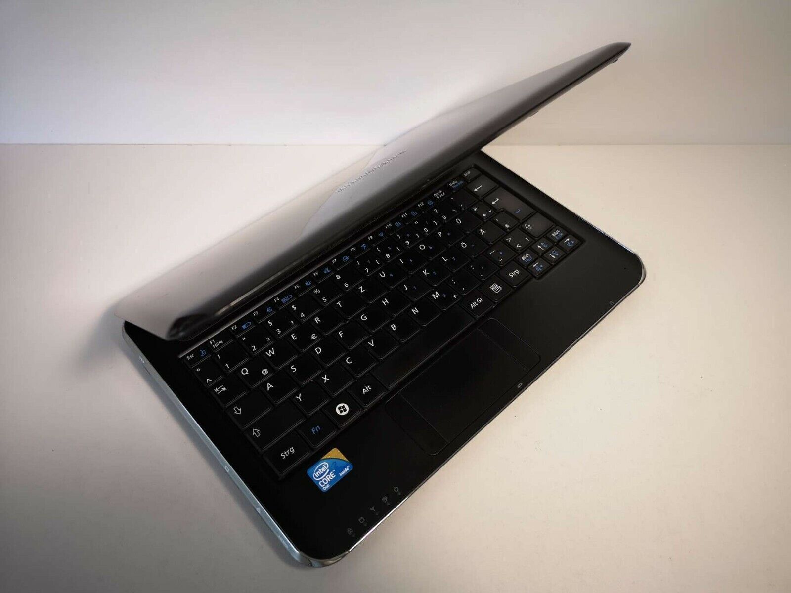 Samsung NP-X120 11.6” HD 4GB/500GB HDD C2D U7300 1.3Ghz HDMI Win7 Professional
