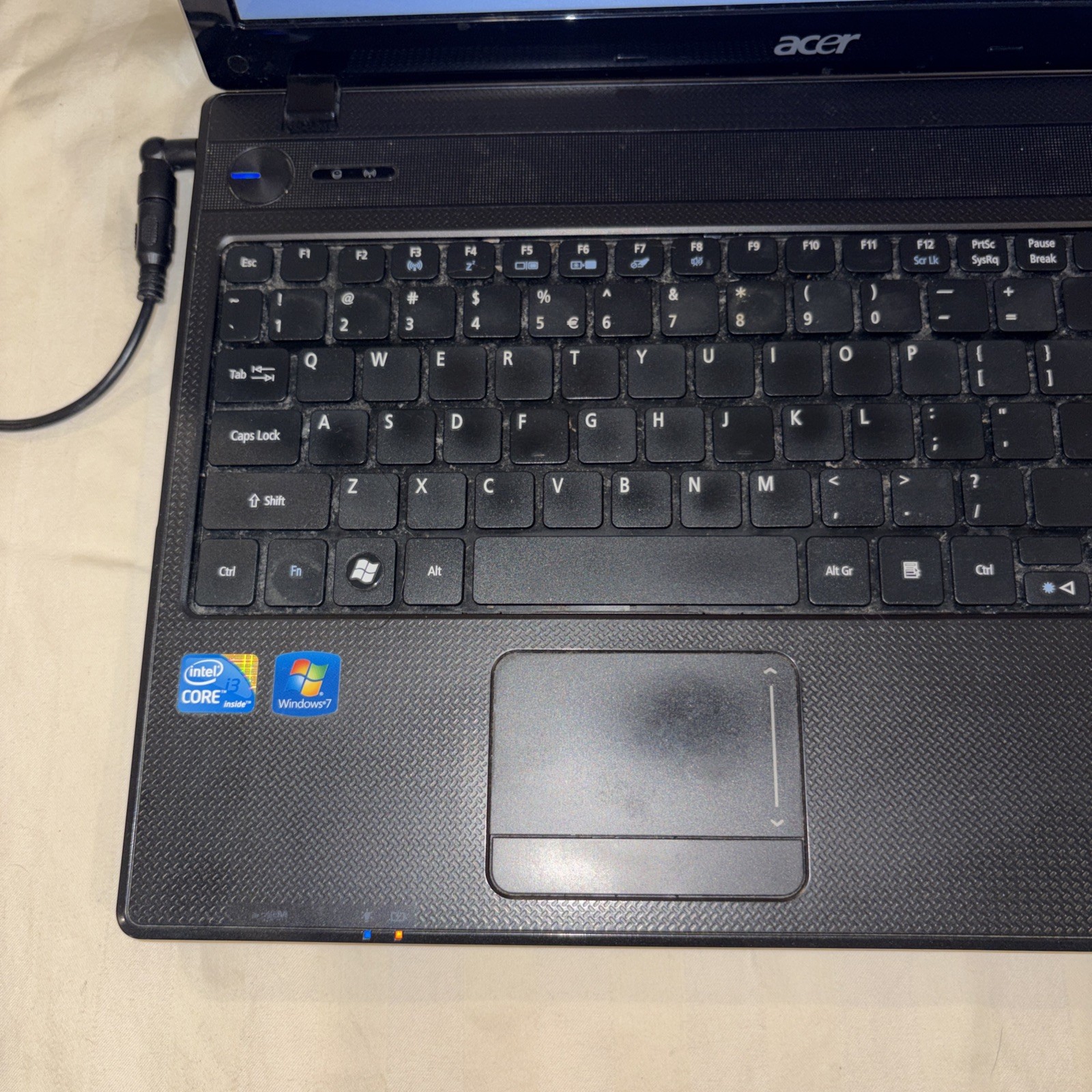 Acer Aspire 5742-6475 15.6″ Notebook – i3-m380 2.53 Ghz, 4 GB, 250 GB