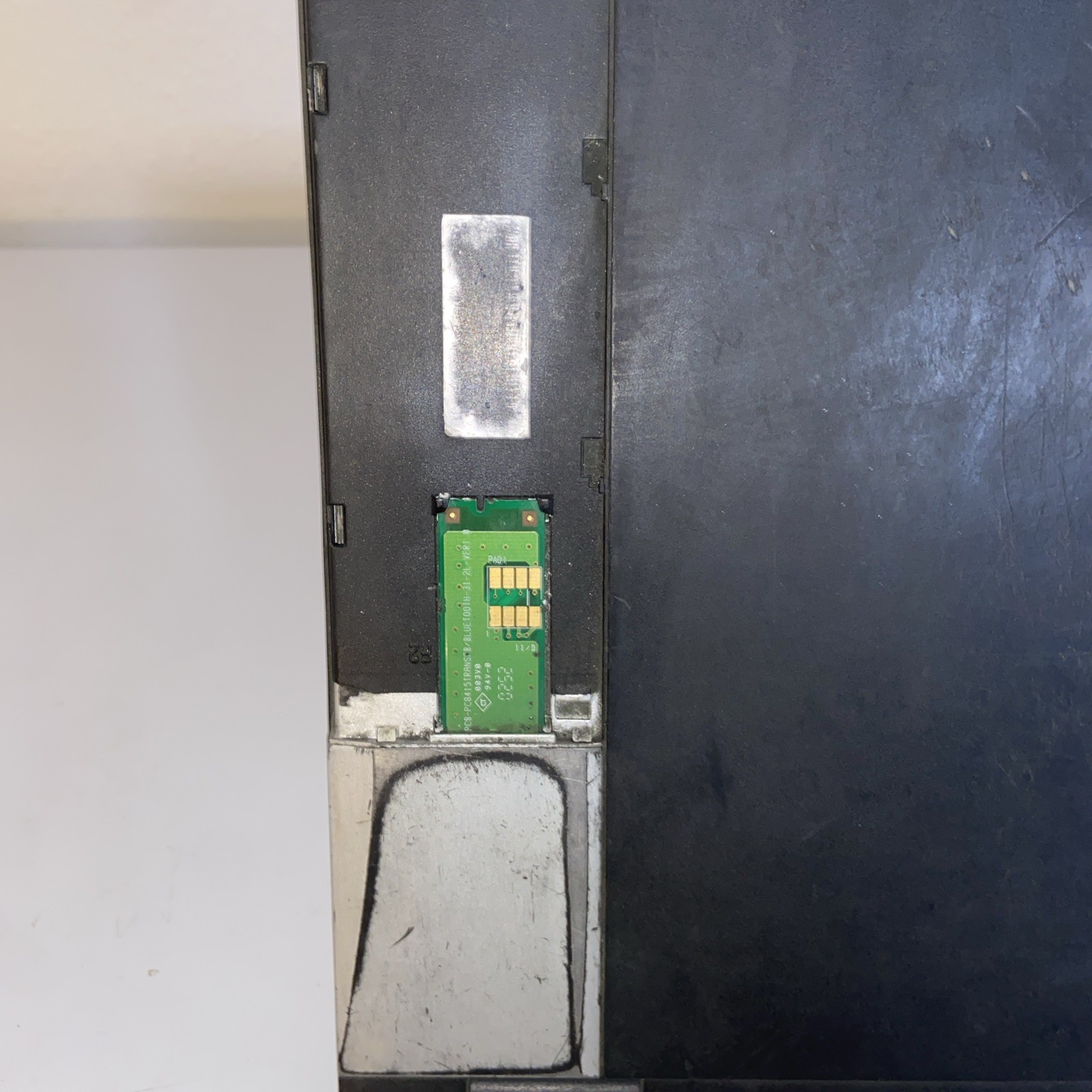 COMPAQ EVO N610C – FOR PARTS/NO BATTERY/BAD COVER- 30GB HDD- Unknown Ram AS IS