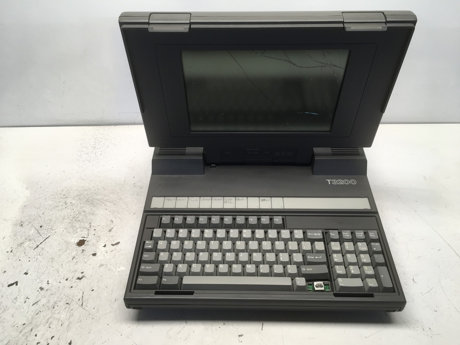 Toshiba T3200 Intel 80286 12MHz 1 MB NO HDD No Batt – SCREEN DMG – PARTS