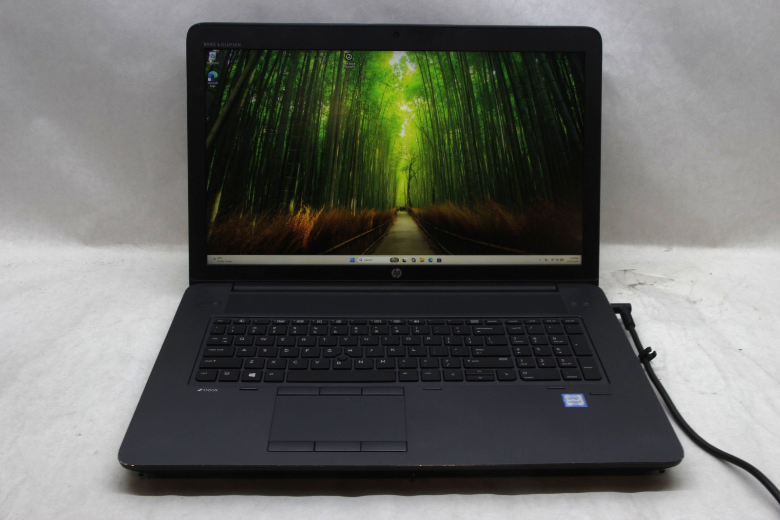 HP ZBook 17 G3 17″ Laptop i7-6700HQ 8 GB RAM 256 GB SSD Win 11 No Charger