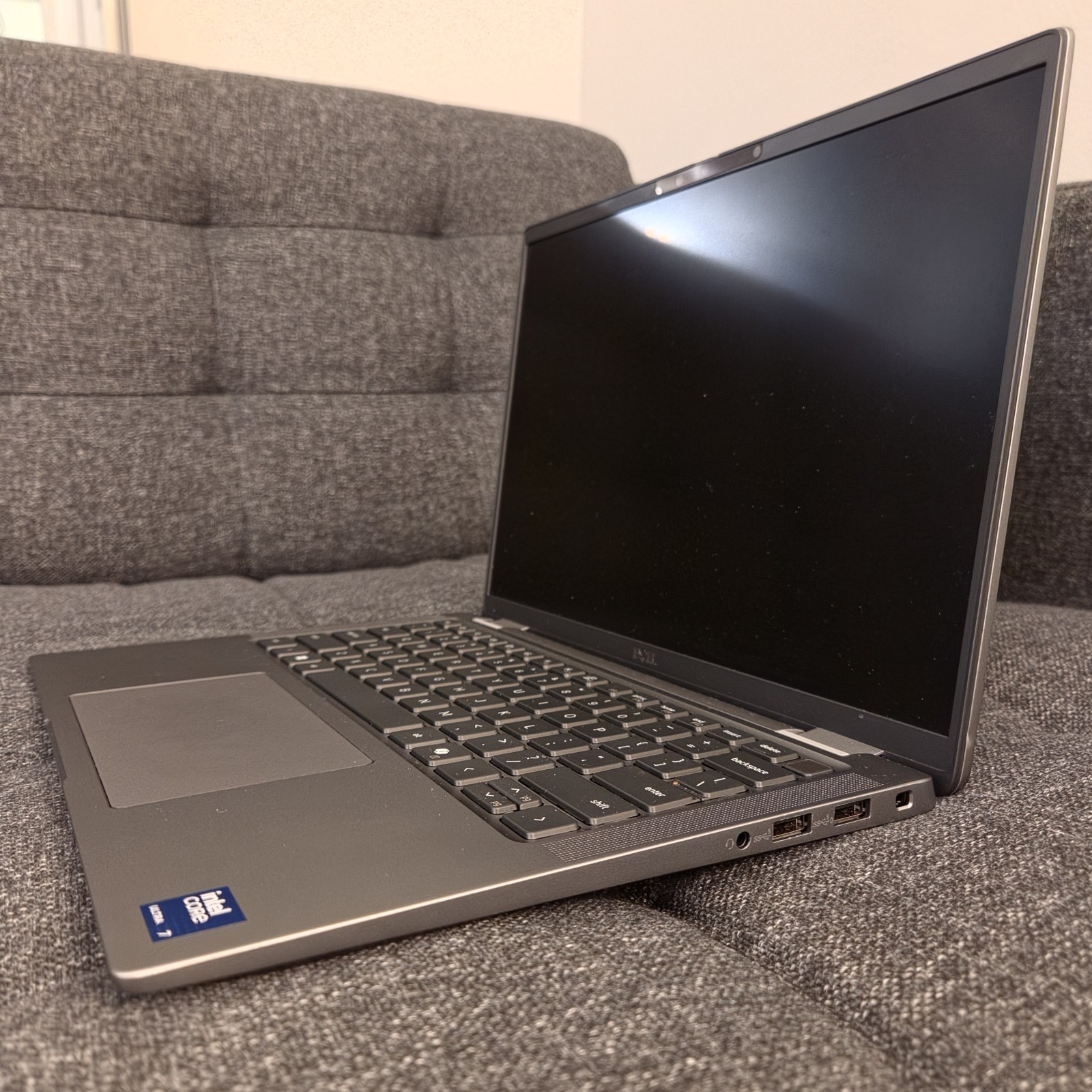 Dell Latitude 7400 Laptop 14″ Gray Intel Core i7 16GB RAM SSD USB-C HDMI