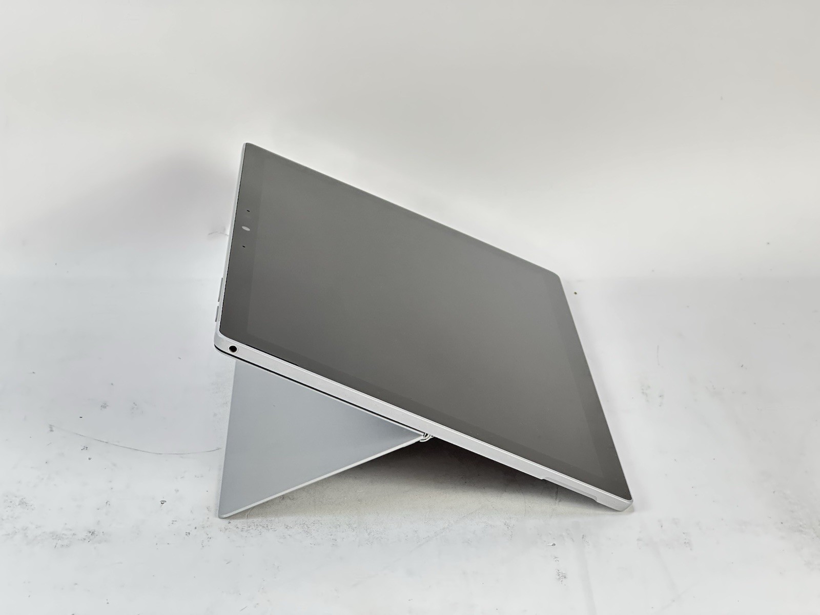 Microsoft Surface Pro 7+ 12.3″ 2736 x 1824 Intel i5-1135G7 8GB LPDDR4 256GB SSD