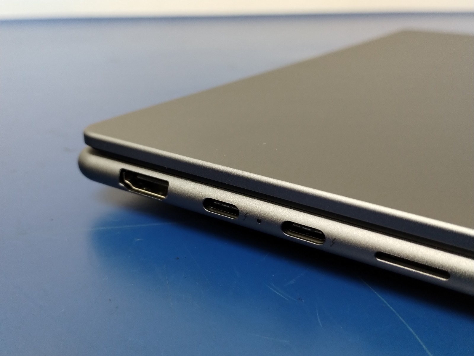 Lenovo Slim 7 14ILL10, Intel Core Ultra 7 258V, 2.20 GHz, 32 GB RAM, 1 TB NVMe
