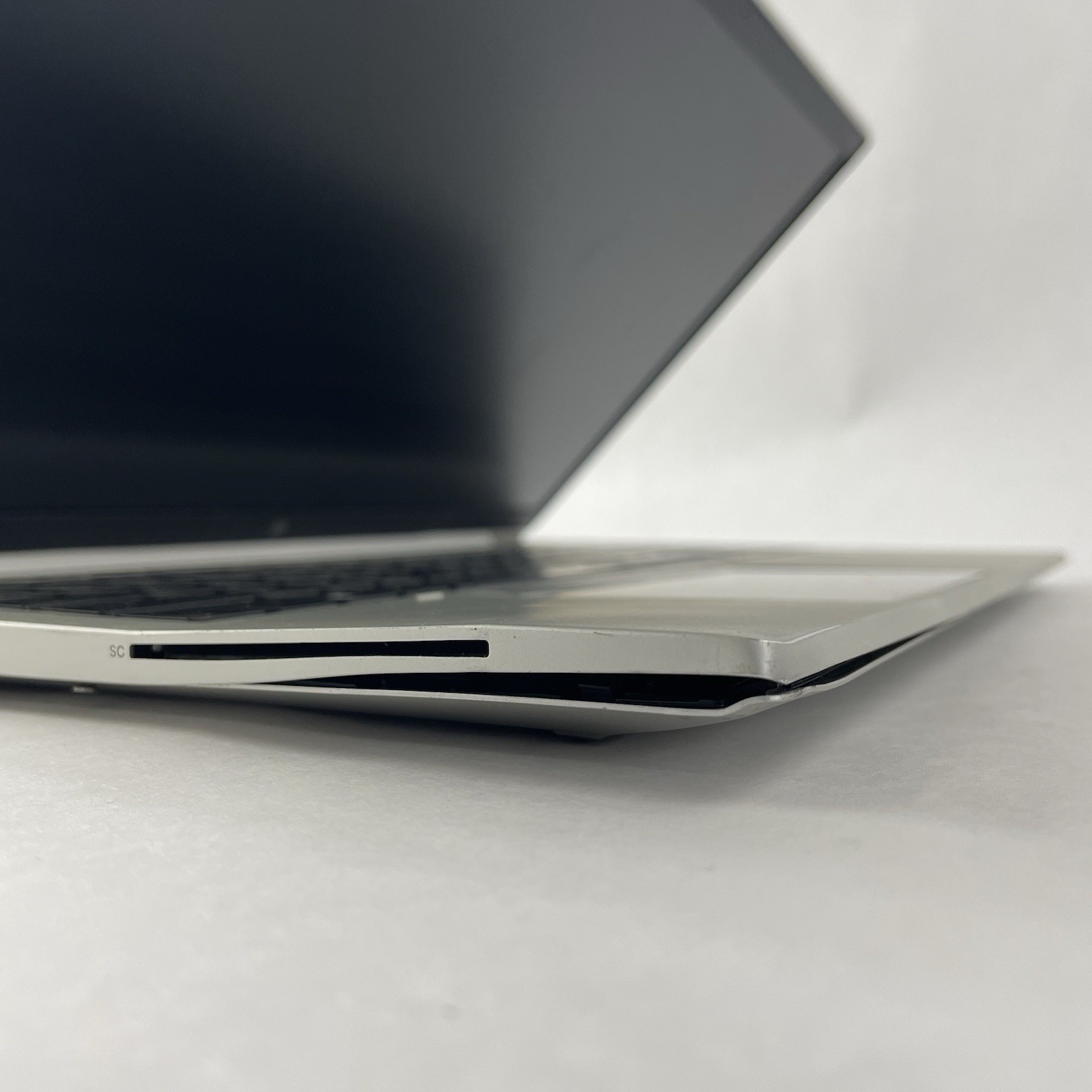 HP EliteBook 850 G7 15.6″ i5-10310U 1.70 GHz 8 GB RAM No SSD/OS/AC – Bad Corner