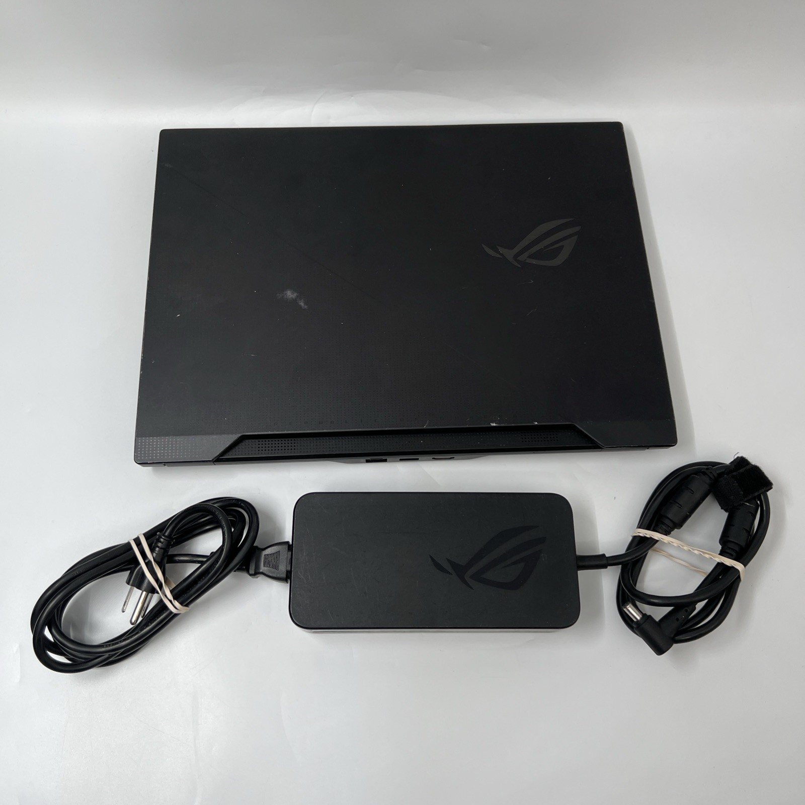 Asus ROG Zephyrus Duo 15 SE FHD TOUCH Ryzen 9 5900HX 32GB RAM 1TB RTX 3080 READ