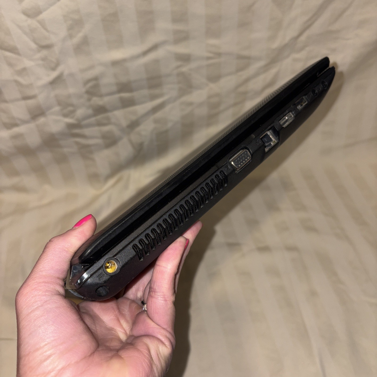 Acer Aspire 5742-6475 15.6″ Notebook – i3-m380 2.53 Ghz, 4 GB, 250 GB