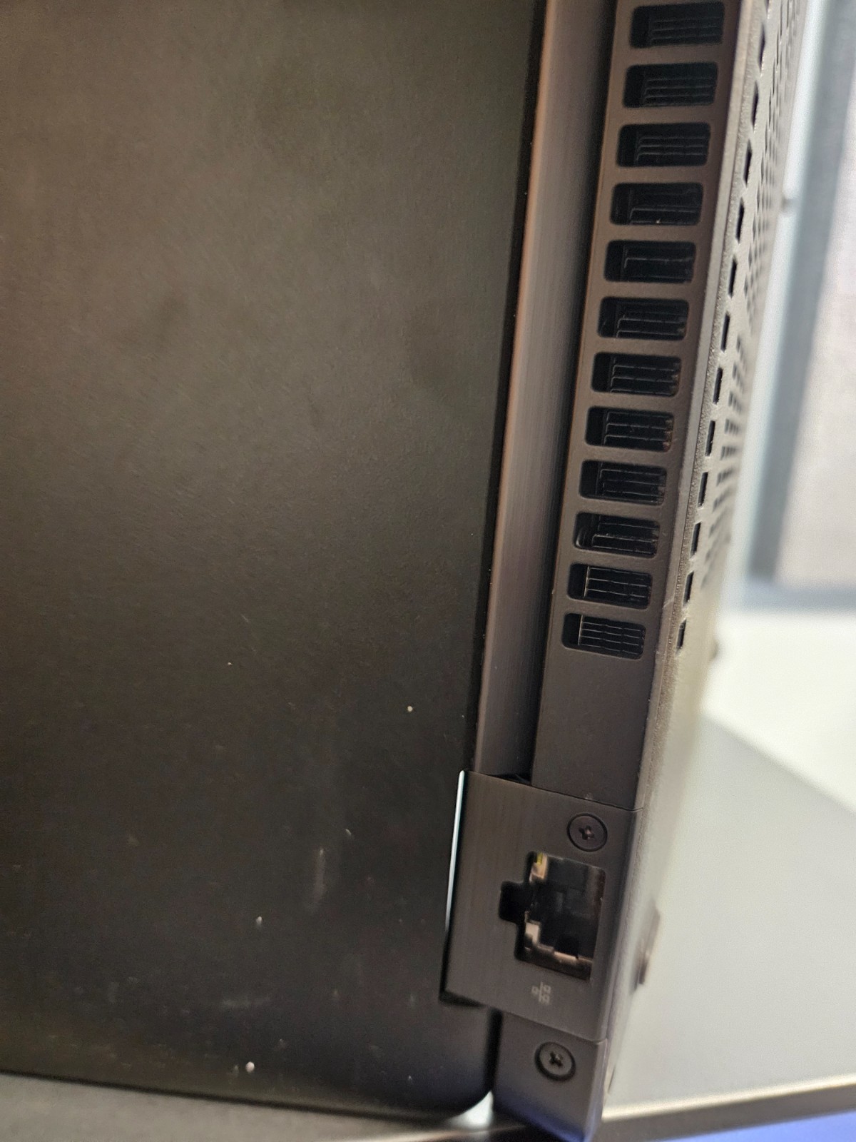 DELL LATITUDE 5491 Laptop Core I5-8400H 8GB 256GB no power Adapter