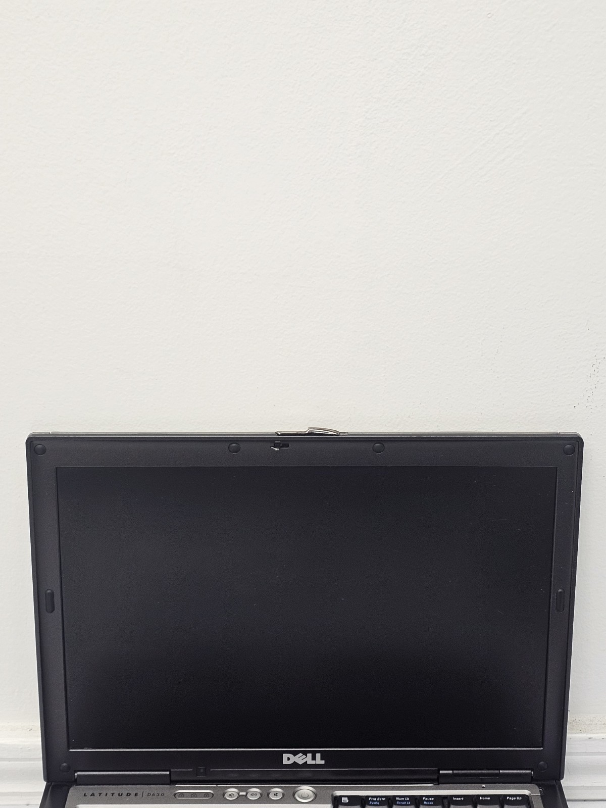 Dell Latitude D630 Laptop – Intel Duo 06FD – Parts/Repair – Read Description