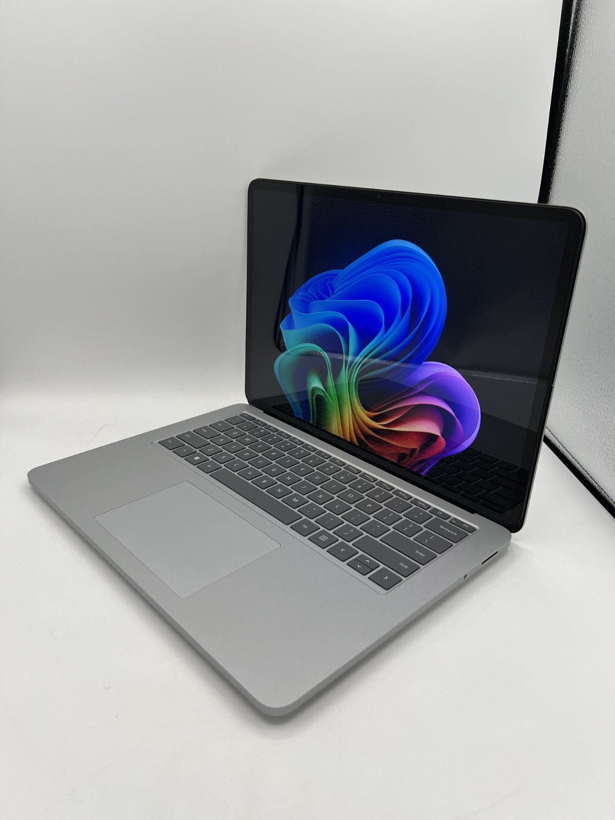 Microsoft Surface Laptop Studio 14.4″ Touch i5-11300H 16GB 512GB Windows 11 Pro