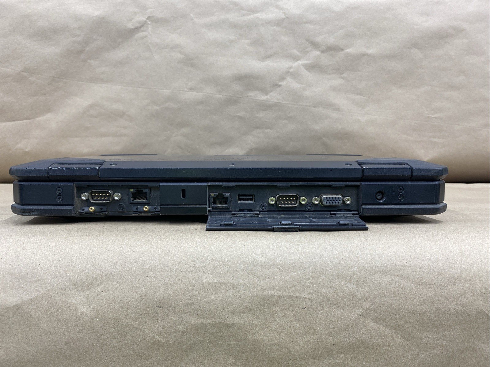 Dell Latitude 5414 – 14″ FHD – i5-6300U – 8GB – 256GB SSD – Win 10 Pro – READ