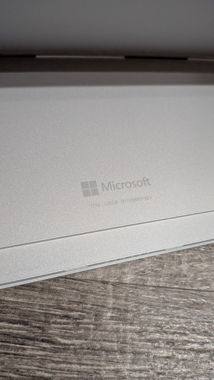 Microsoft Surface Pro 5 1796 12.3″ i5-7300U 2.7GHz 4GB RAM 128GB SSD Win 11 READ