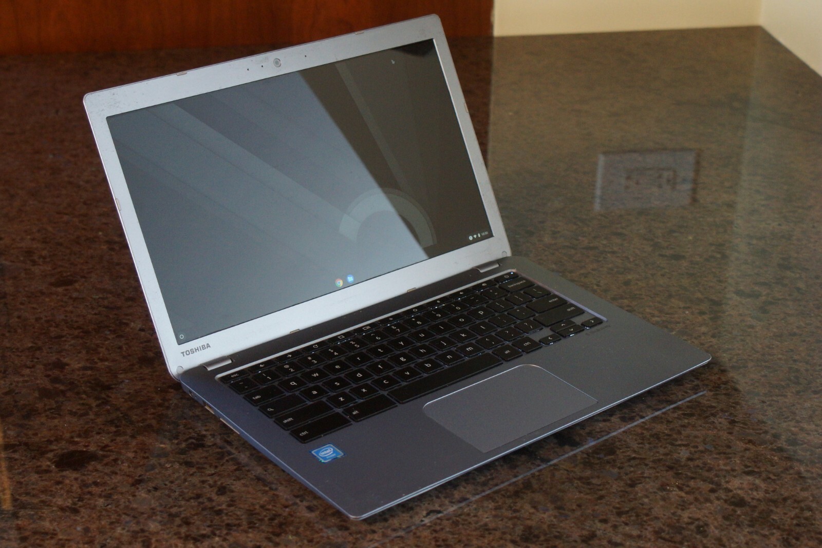Toshiba Chromebook 2 Skulcandy CB35-B3330 13.3in. 16GB, Intel Celeron, 2.16GHz,