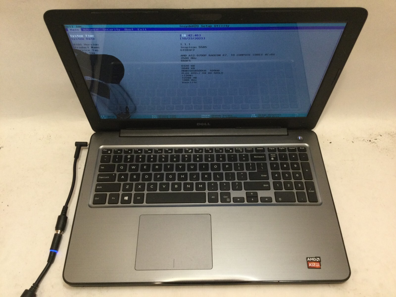 Dell Inspiron 5565 15.6″ / AMD A12-9700P R7 @ 2.50GHz / (CRACKED!) MR