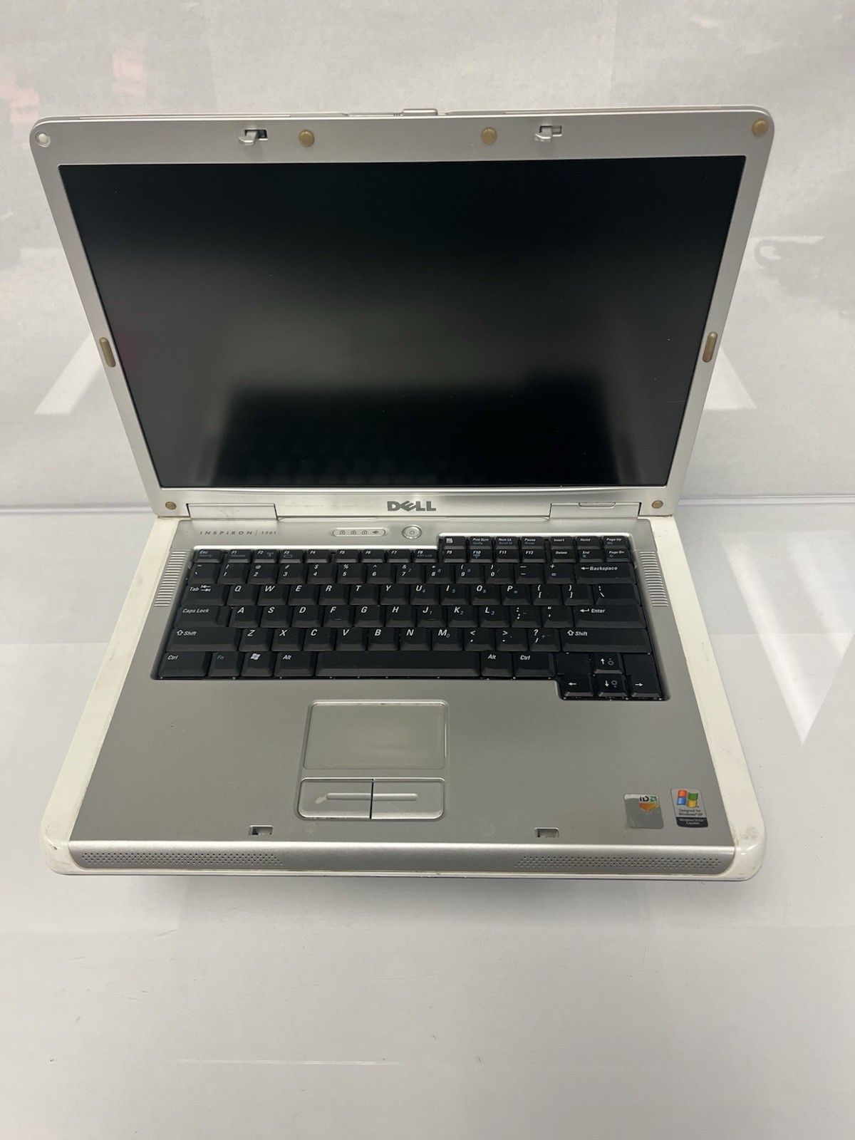 Dell Inspiron 1501 15.4″ AMD Turion 64 MK-36 2.0GHz 2GB RAM NO HDD