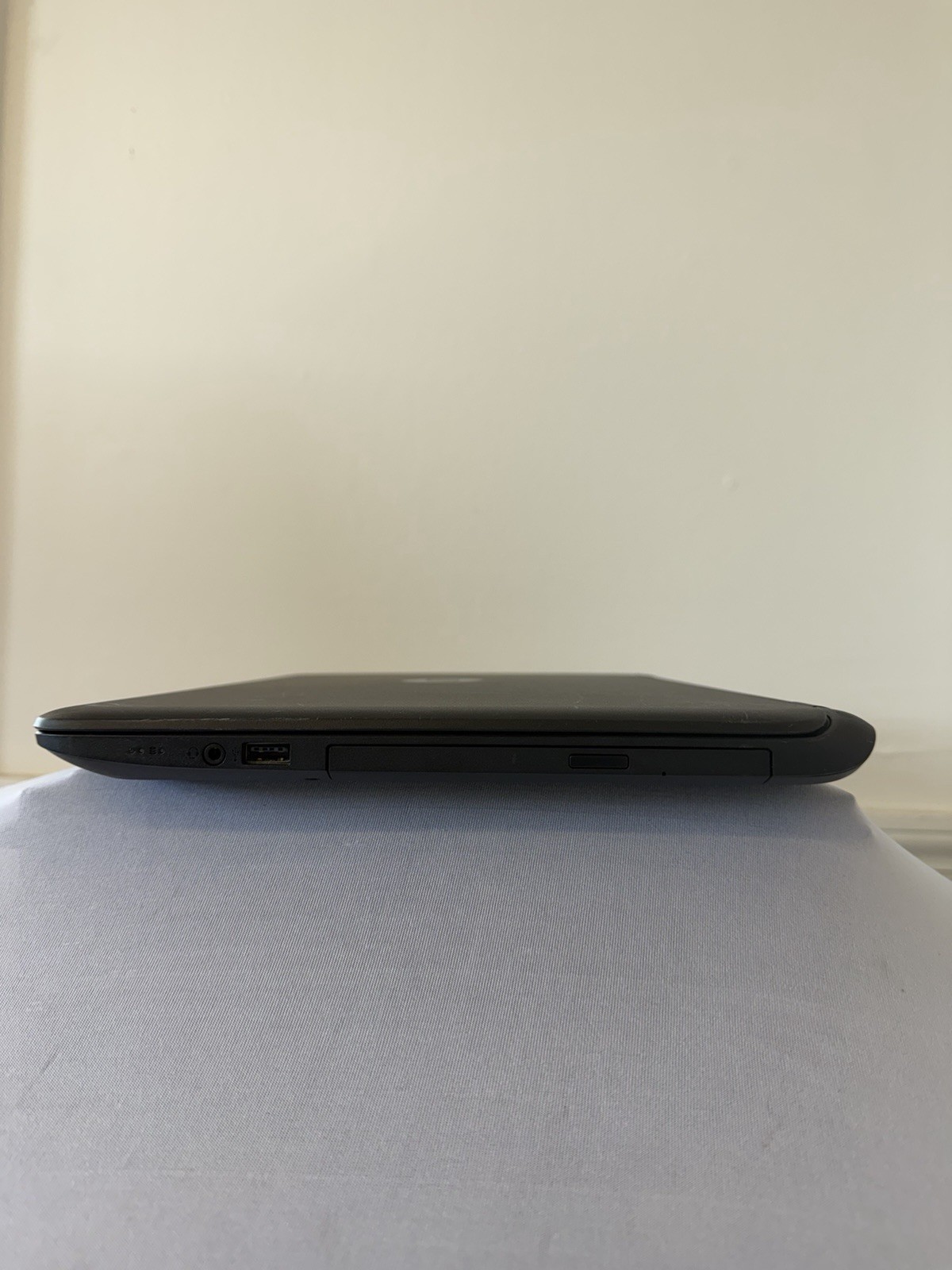 HP Laptop 15-f211wm – Intel – NO RAM – NO Storage – NO Battery – NO OS- Read Des