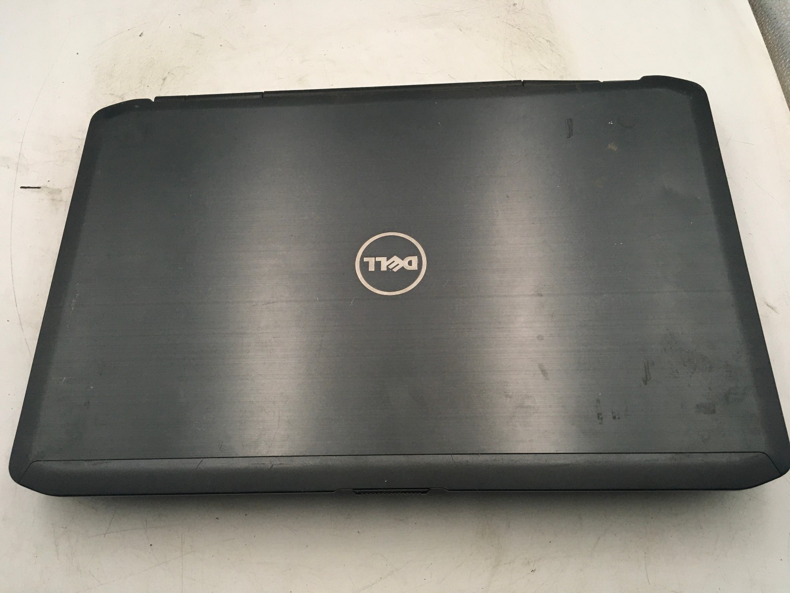 DELL LATITUDE E5530 – BOOTS TO BIOS/BAD HINGE – INTEL I5 3230M – NO RAM -READ-BB