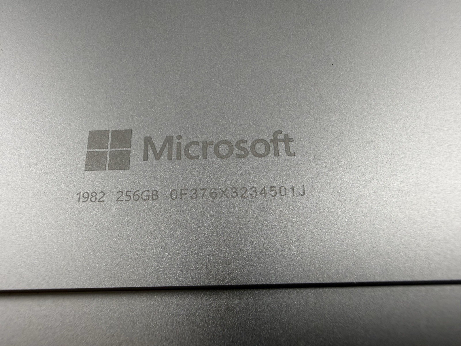Microsoft Surface Pro 8 (1982) i5-1145G7 – 16GB RAM – 256GB 120Hz – Win 11 Pro