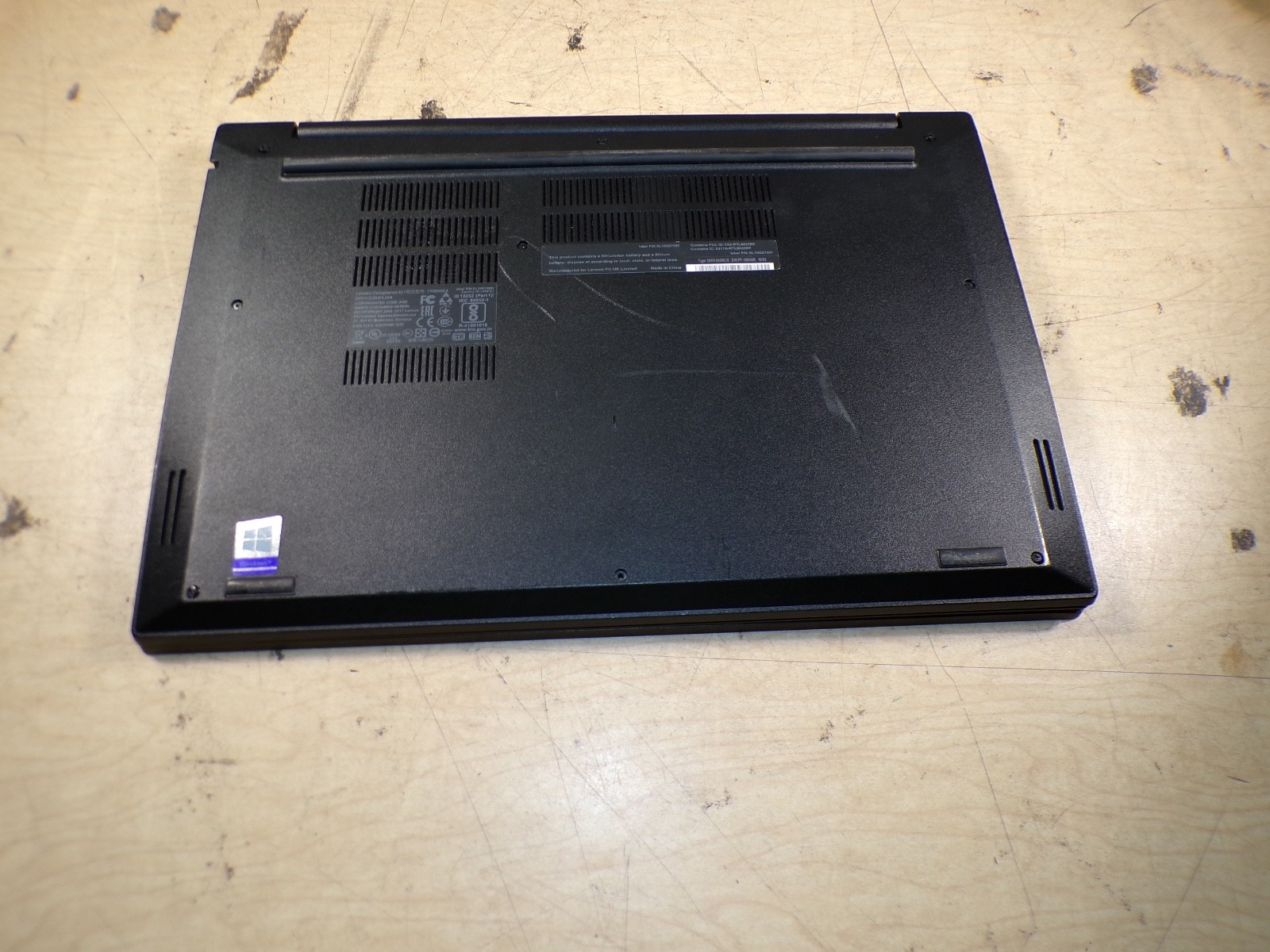 THINKPAD LENOVO E585 AMD RYZEN 8GB RAM **BODY DAMAGE **NO HD/ NO CADDIE/ NO OS/