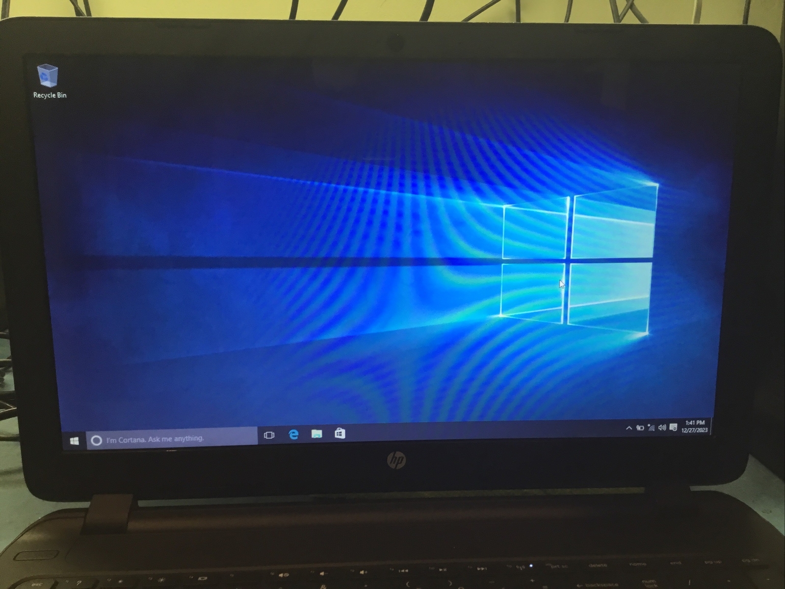 HP 15-f305dx 15.6in. (500GB, AMD, 2GHz, 4GB) Windows 10, E1