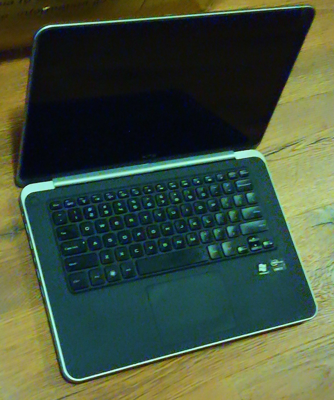 Dell XPS 14z L412z 14″ Intel Core i7-3517u 1.9GHz / No RAM, HDD, No OS