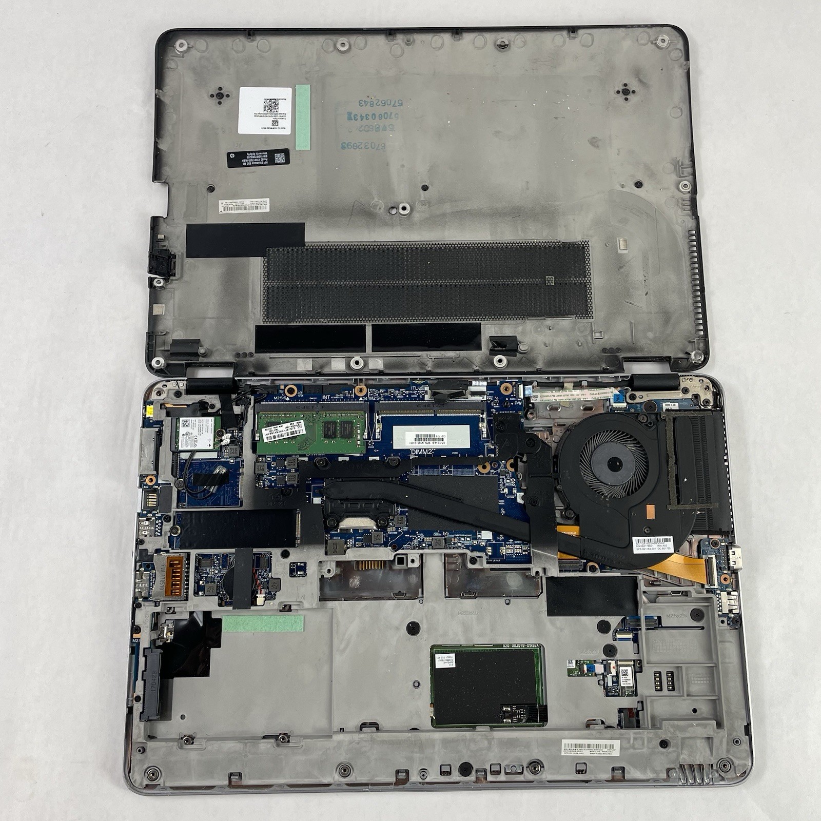 HP EliteBook 850 G3 15.6″ i5-6200U 2.30 GHz 8 GB RAM No SSD No OS – Bad Bottom