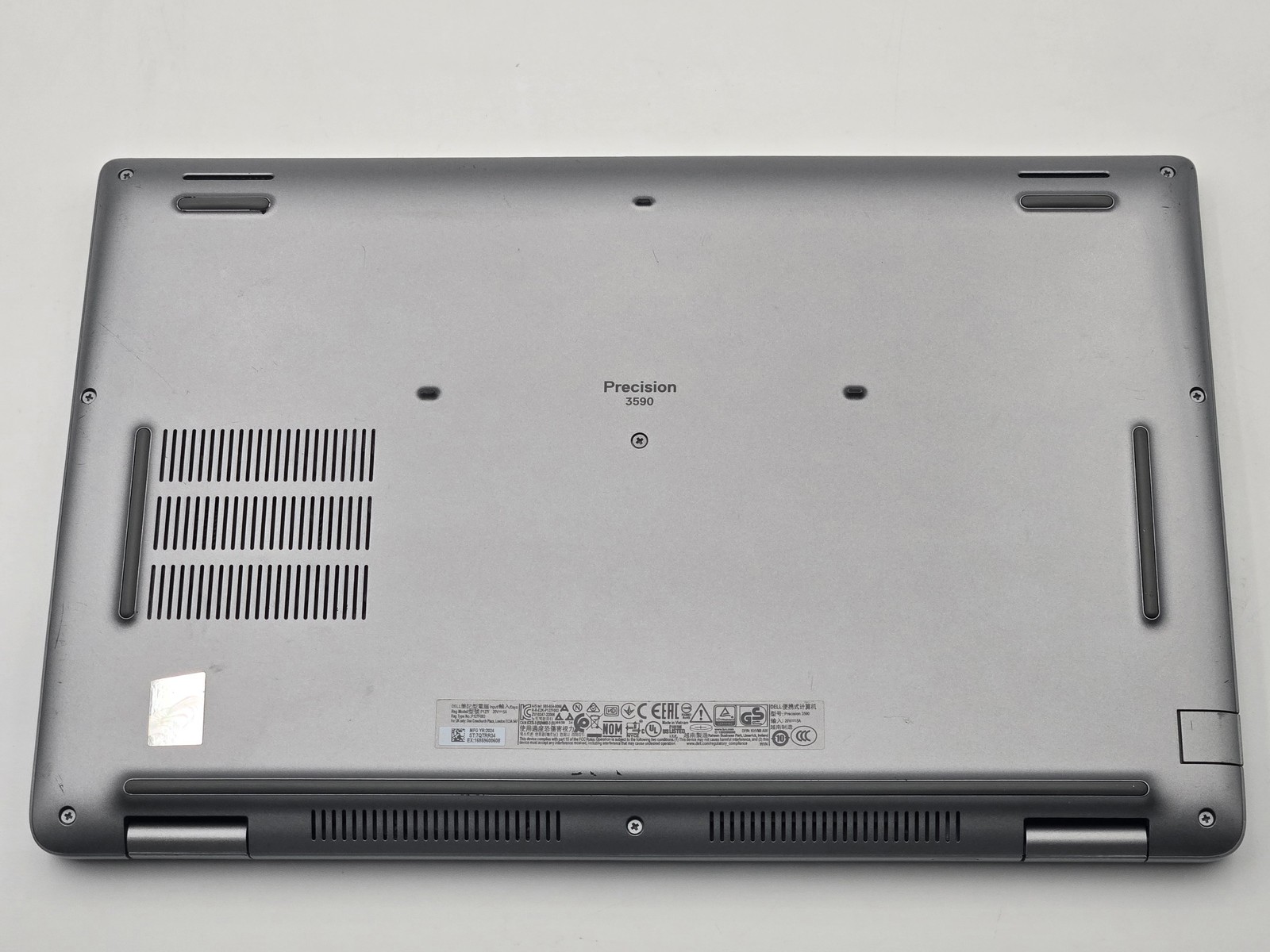 Dell Precision 3590 15 Core Ultra 7 165H RTX 500 Ada 16GB 512GB Grade D