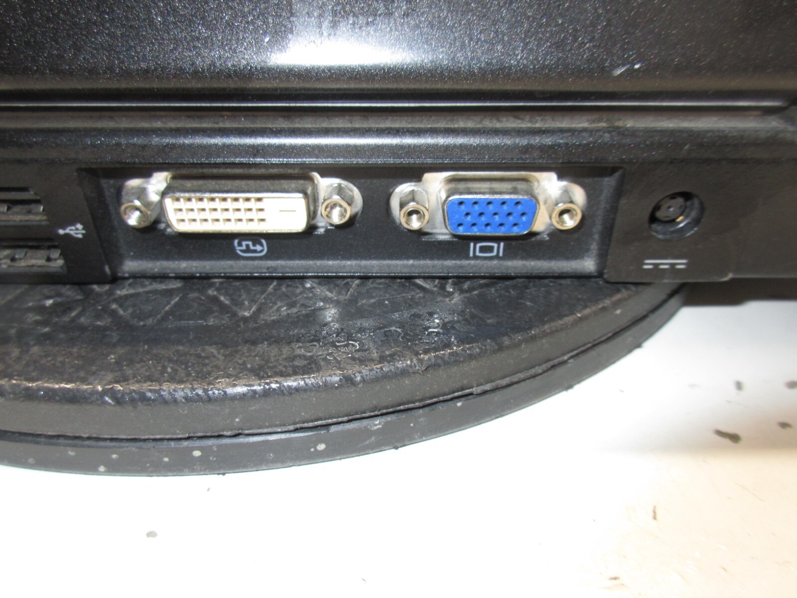 Dell Precision M6300 Intel Core 2 Duo 2.00GHz 4GB NO HDD No Batt