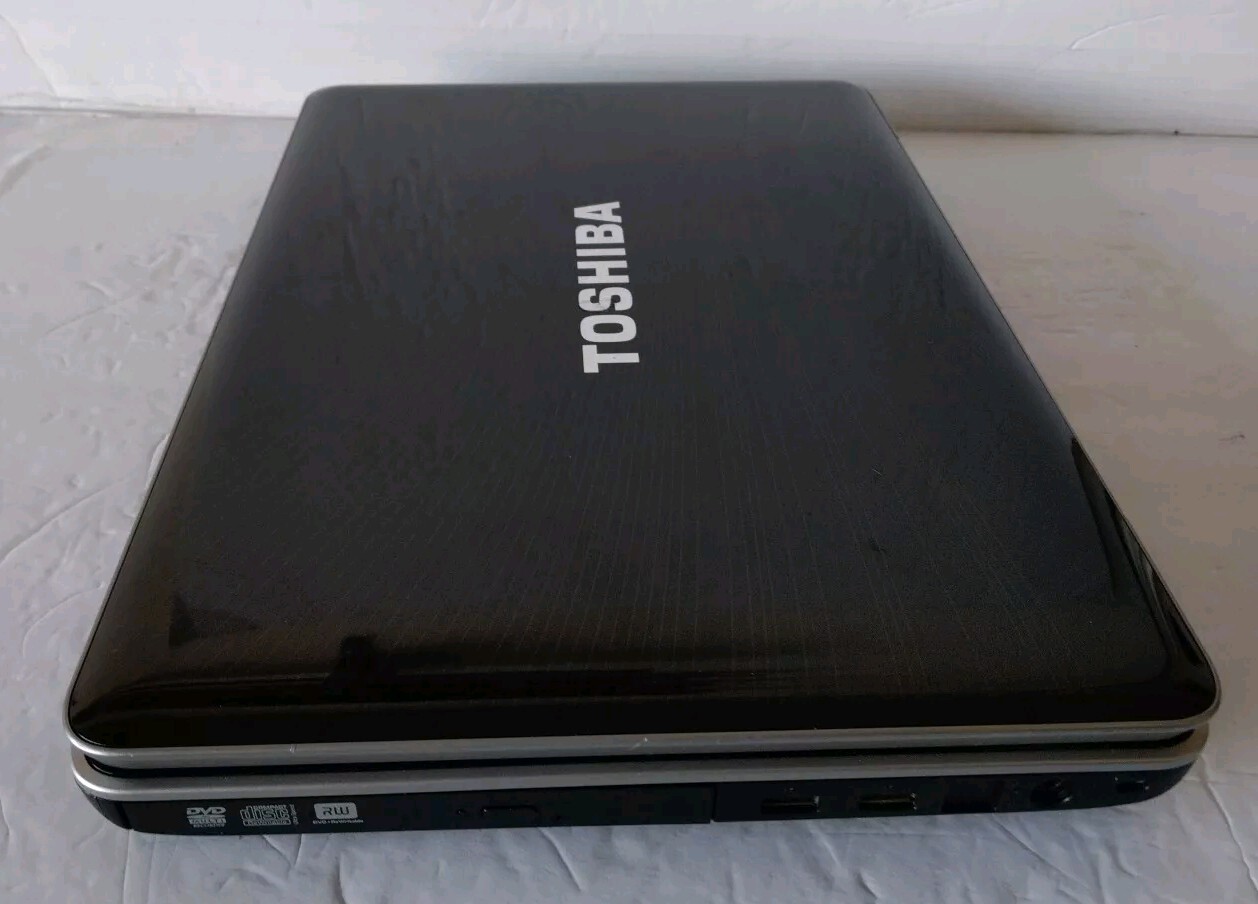 TOSHIBA SATELLITE A505D-S 15.6″ 500GB 8GB AMD Turion X2 Ultra 2.30 GHz Win 7 PRO