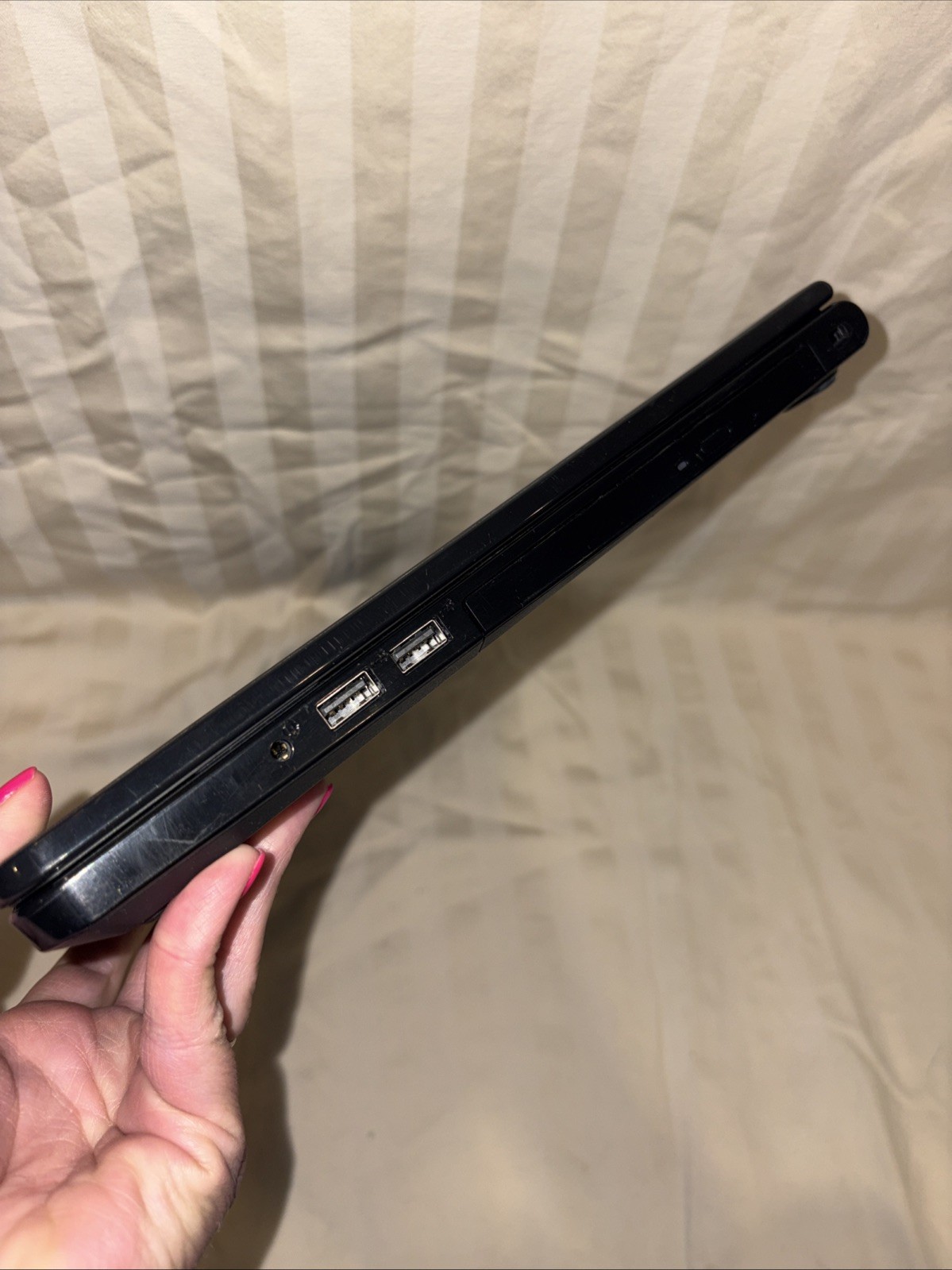 Dell Inspiron 5552 15.6″ Notebook – Pentium N3700 1.60 Ghz, 4 GB, 500 GB, Win 11