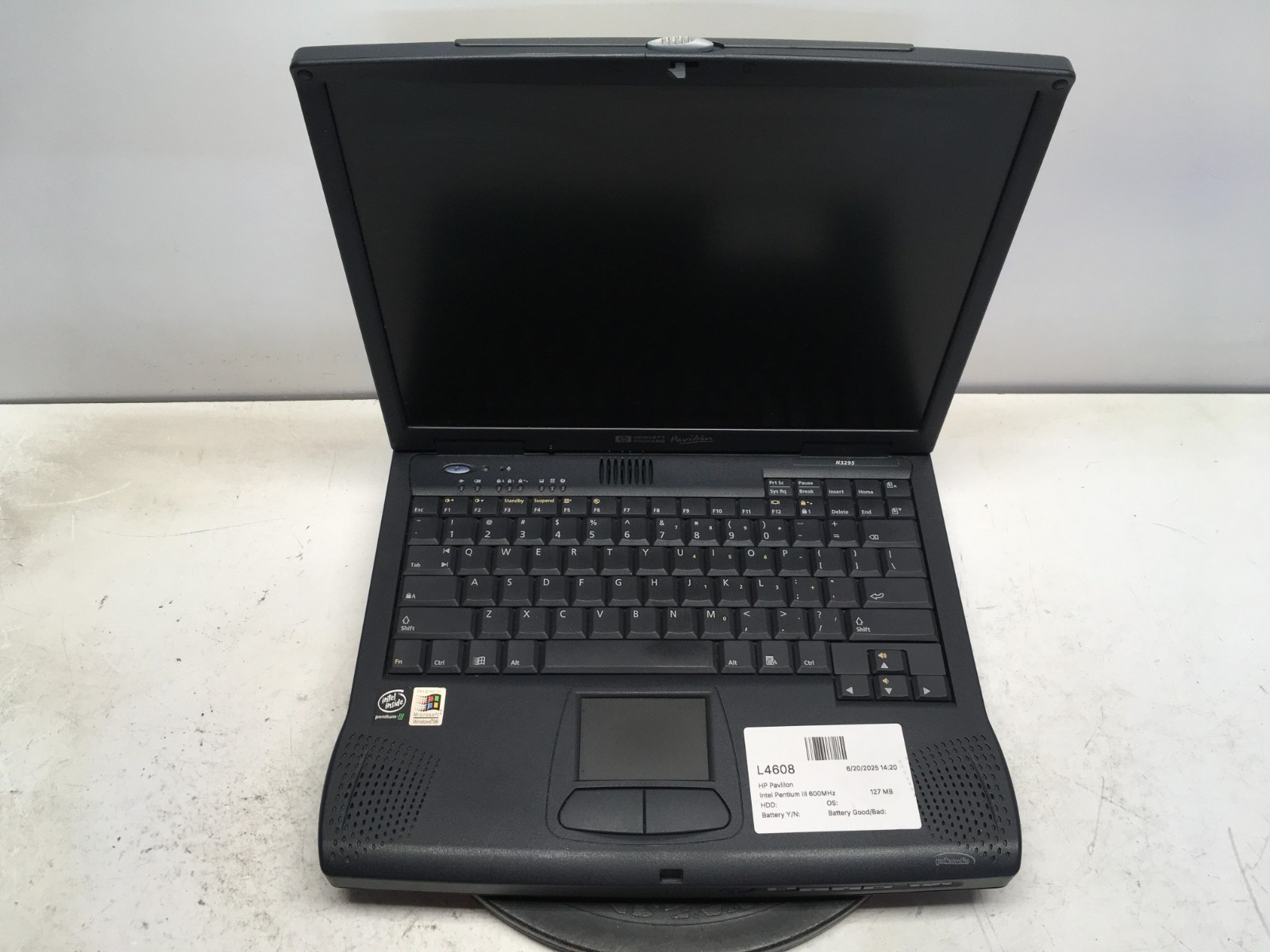 Vintage HP Pavilion Intel Pentium III 600MHz 127 MB NO HDD/Battery