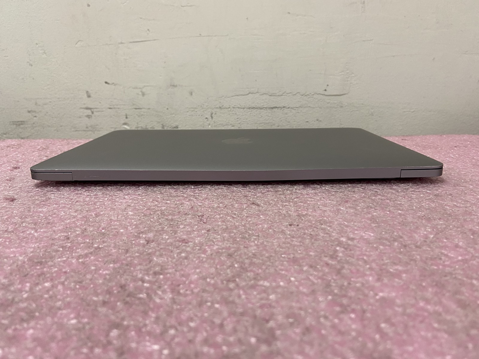 Apple MacBook Pro A1708 2017 13.3″ i5-7360U 8GB RAM 256GB SSD *Read* – LP50A