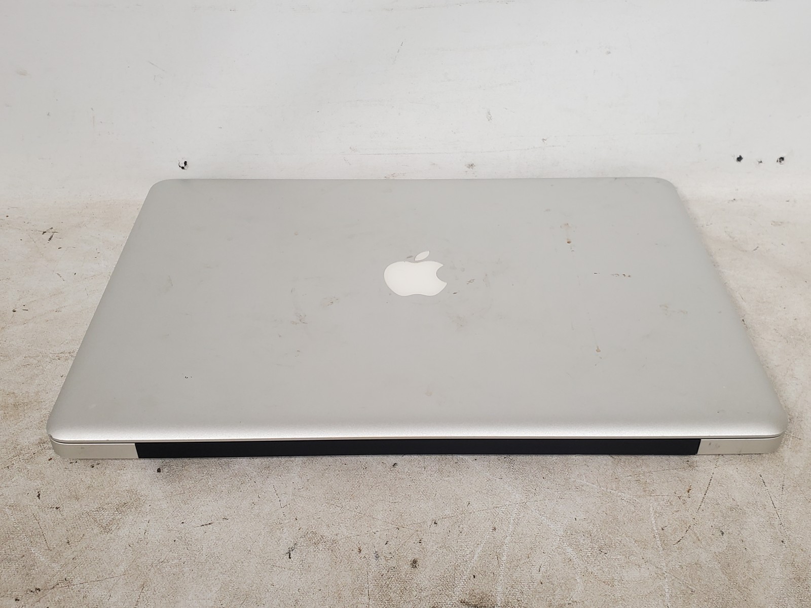 Apple A1286 15″ MacBook Pro Laptop Computer Silver No HDD