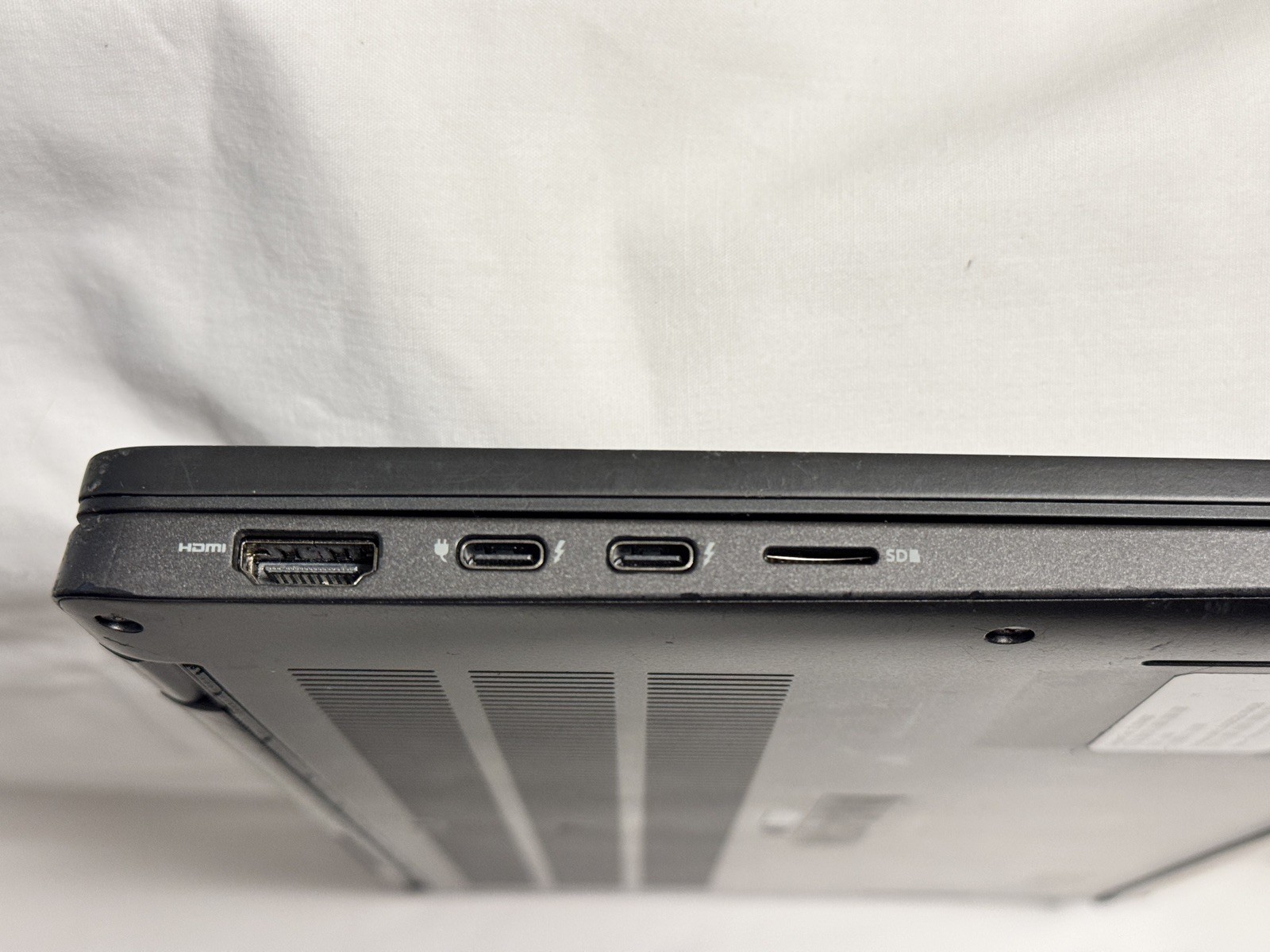 Dell Latitude 7410 14″ i7-10610U Gen 10 16GB 256GB SSD Win 11 Home Black