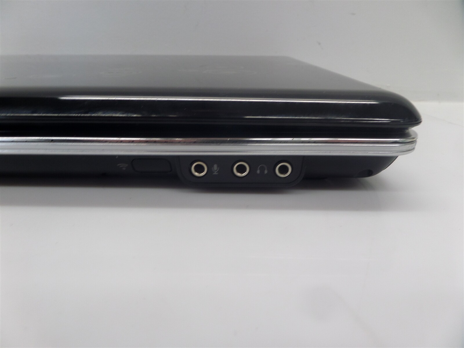 HP Pavilion dv6 Notebook PC w/ i3 M330 2.13GHz CPU 4GB RAM – No HDD