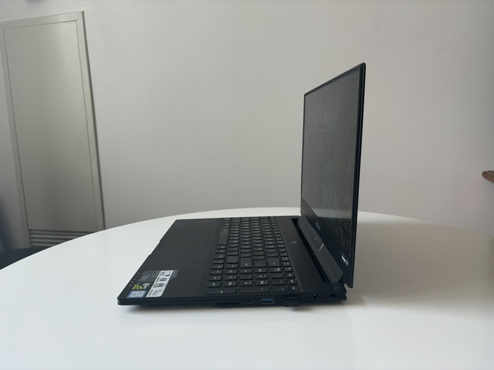 Giga-Byte Technology Aero 15X v8-BK4 15″ Ultra Slim Gaming Laptop 144Hz IPS Anti