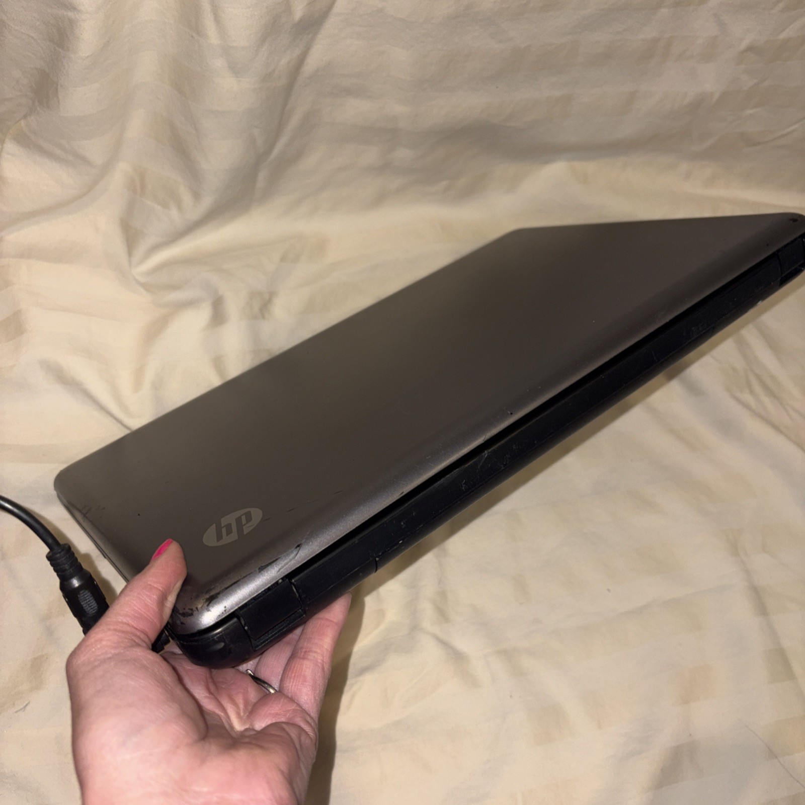 HP 2000-412NR Laptop 15.6″ AMD E-300/3GB RAM/320GB HDD/Radeon HD/Win 10 Home