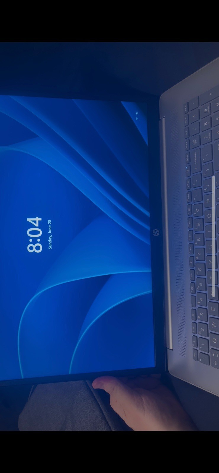 HP 17-cn4047nr 17.3″ FHD Core 7 150U 16GB 512GB SSD Win 11 Silver