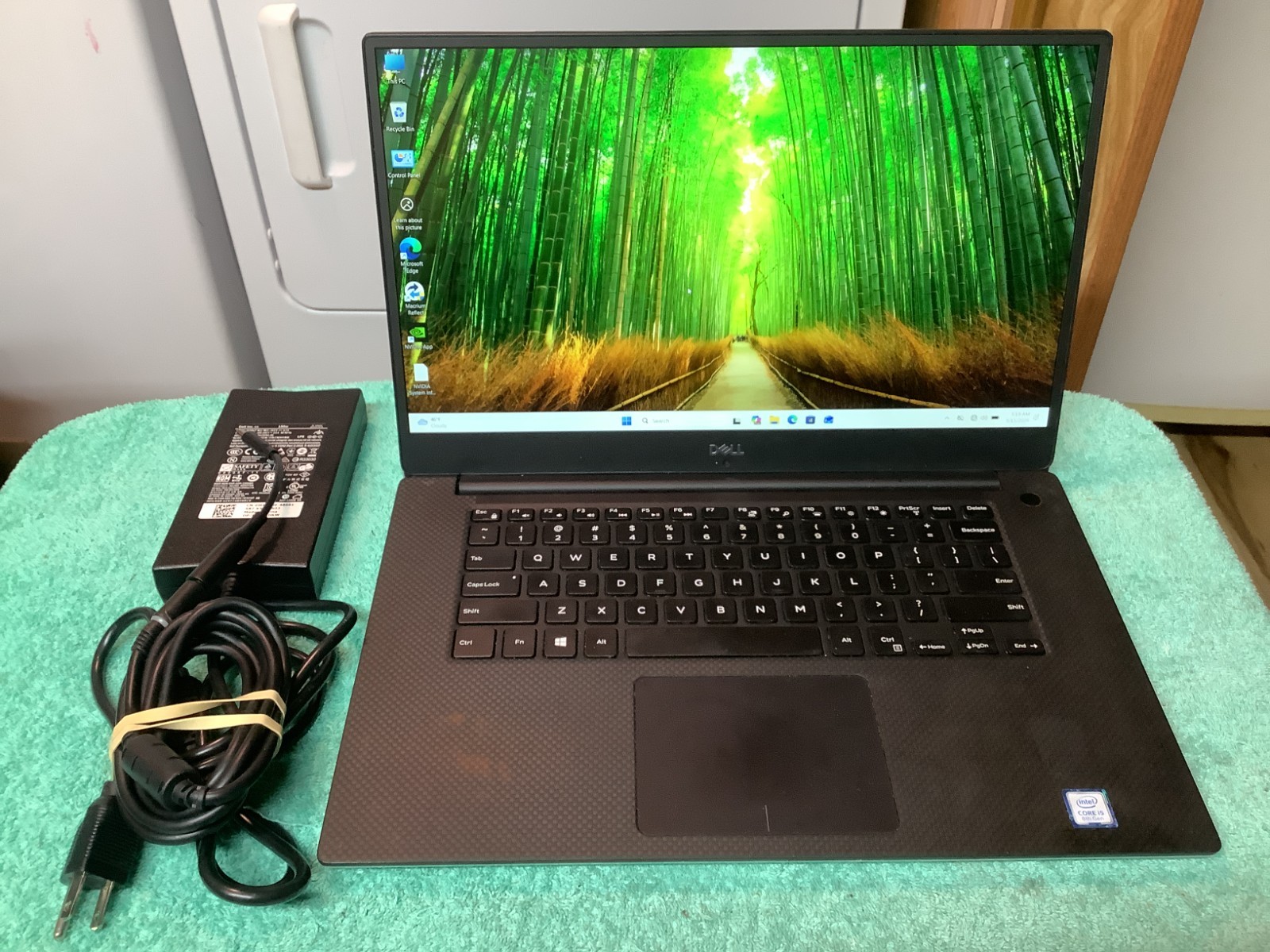 Dell XPS 9570 Gaming-GTX1050, i5-8300H, 16 GB – 512 GB Windows 11 Pro # 1CW33X2