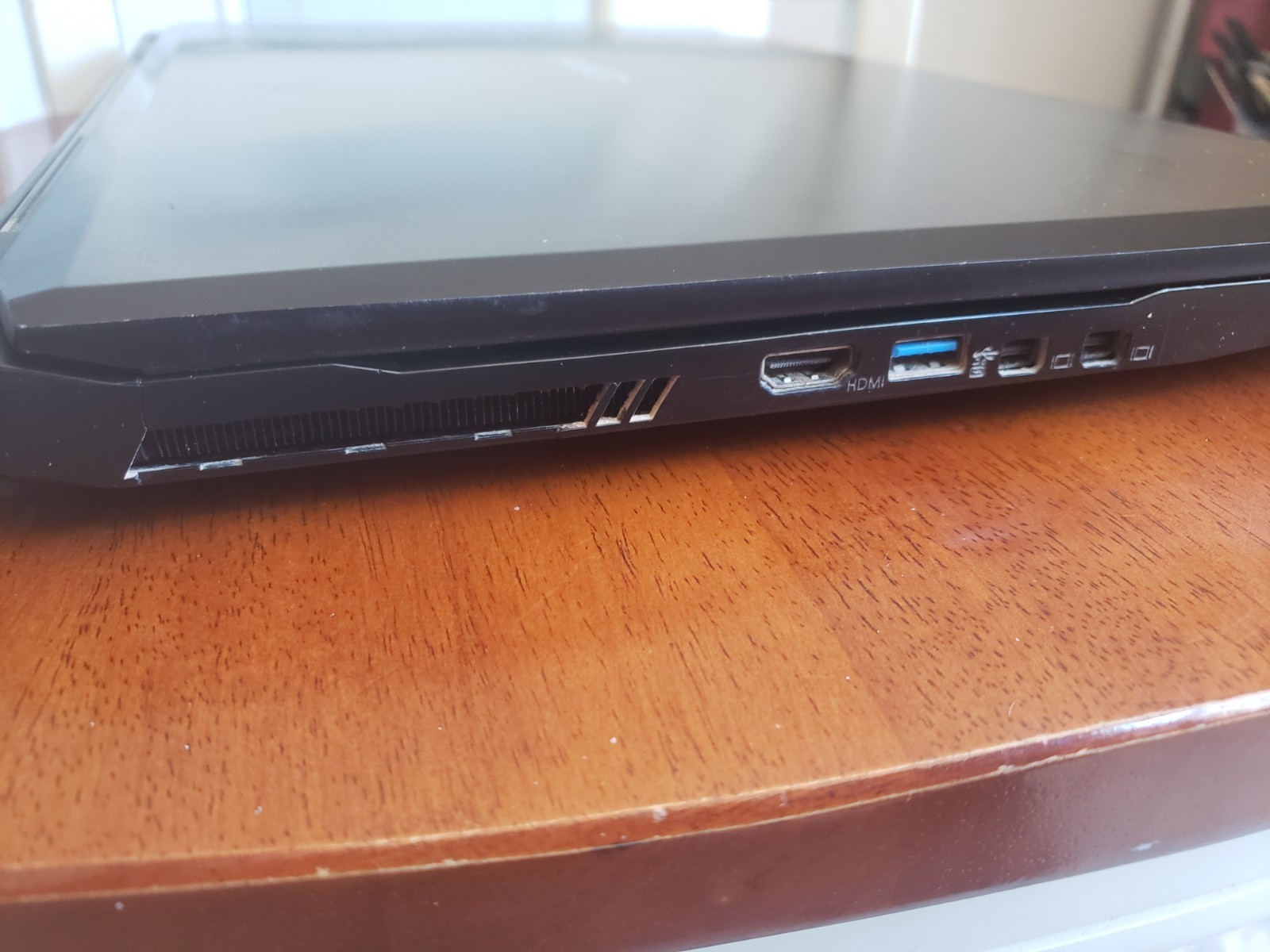 Sager Clevo P670RG 75hz Gsync i7 6820hk 16gb DDR4 GTX 980M 8GB 240gb+2tb Win10